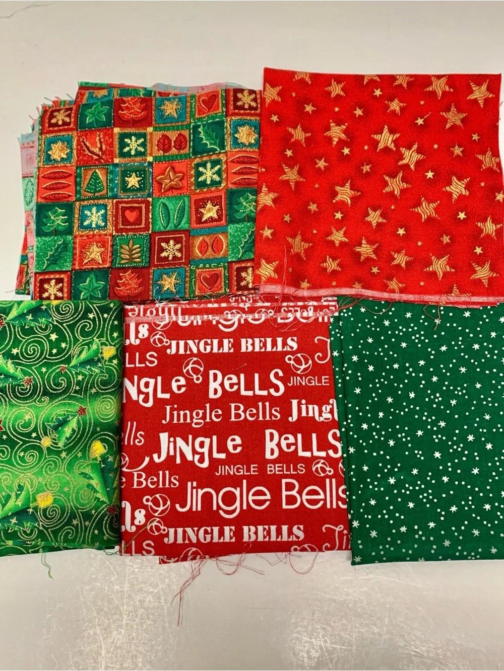 Christmas Holiday Cotton Quilting Fabric Scrap Remnants Lot, 13 Prints Nostalgic